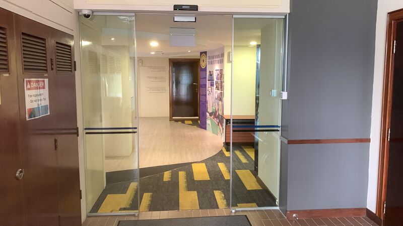 Mendaki Auto Sliding Doors